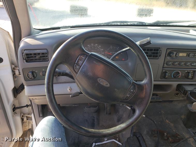 image for item AV9491 2001 Ford F250 Super Duty SuperCab flatbed pickup truck