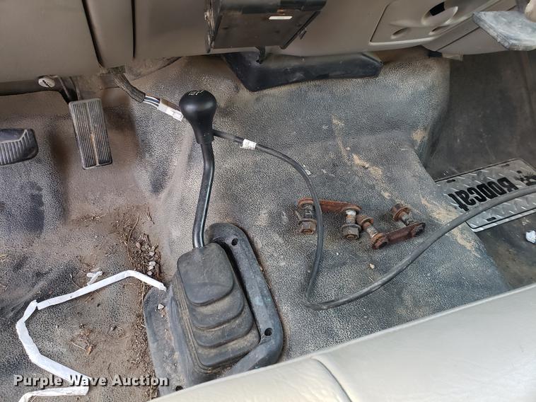 image for item AV9491 2001 Ford F250 Super Duty SuperCab flatbed pickup truck