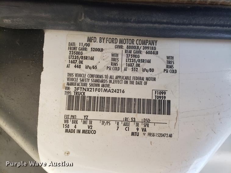 image for item AV9491 2001 Ford F250 Super Duty SuperCab flatbed pickup truck