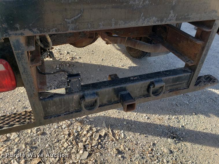 image for item AV9491 2001 Ford F250 Super Duty SuperCab flatbed pickup truck