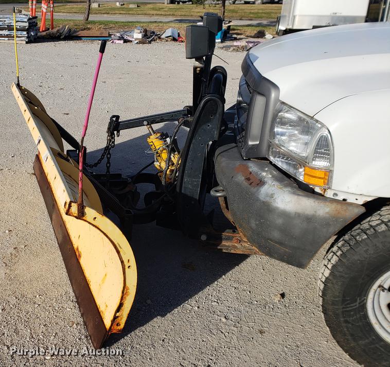 image for item AV9491 2001 Ford F250 Super Duty SuperCab flatbed pickup truck