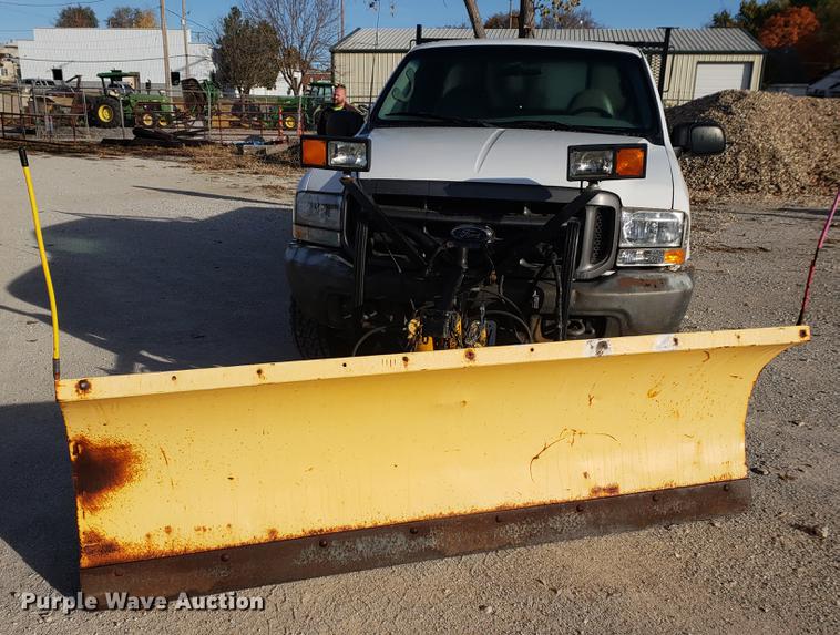 image for item AV9491 2001 Ford F250 Super Duty SuperCab flatbed pickup truck