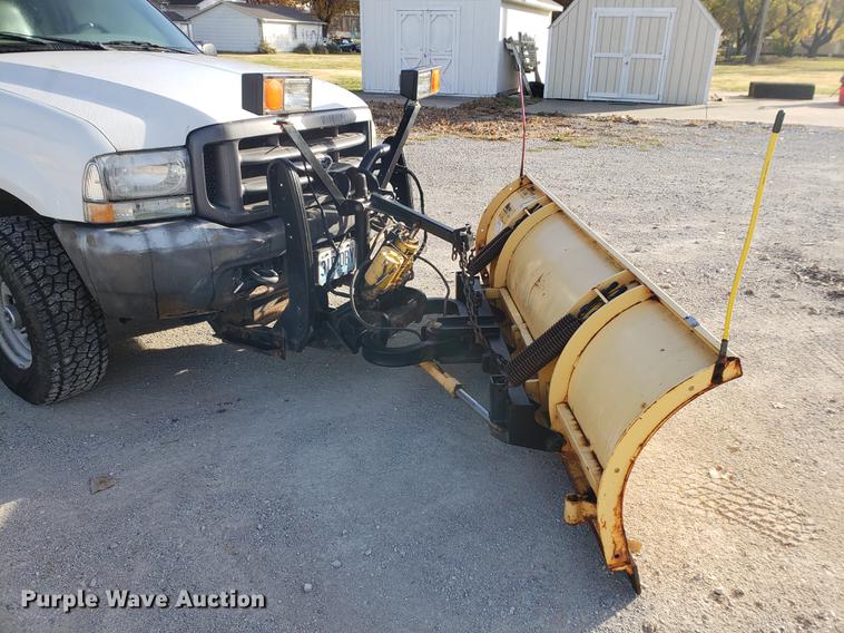 image for item AV9491 2001 Ford F250 Super Duty SuperCab flatbed pickup truck