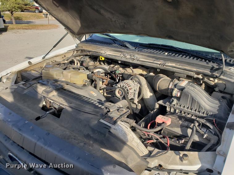 image for item AV9491 2001 Ford F250 Super Duty SuperCab flatbed pickup truck