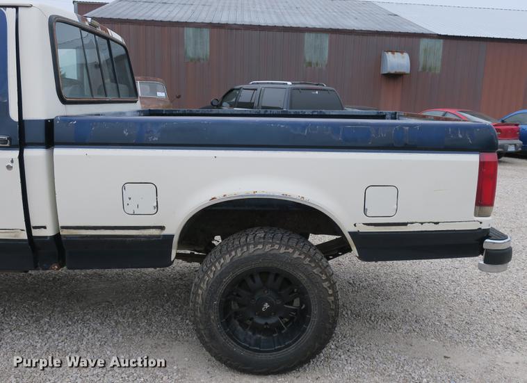 image for item DB8954 1987 Ford F150 XLT Lariat pickup truck