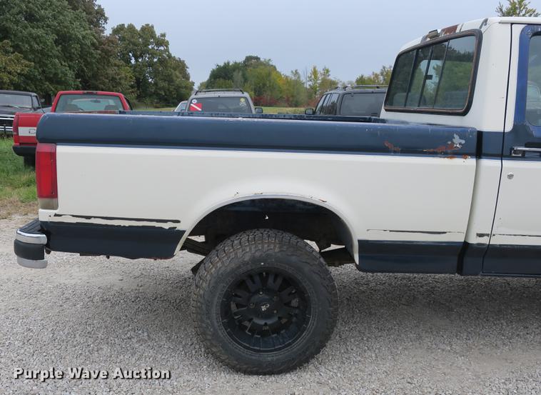 image for item DB8954 1987 Ford F150 XLT Lariat pickup truck