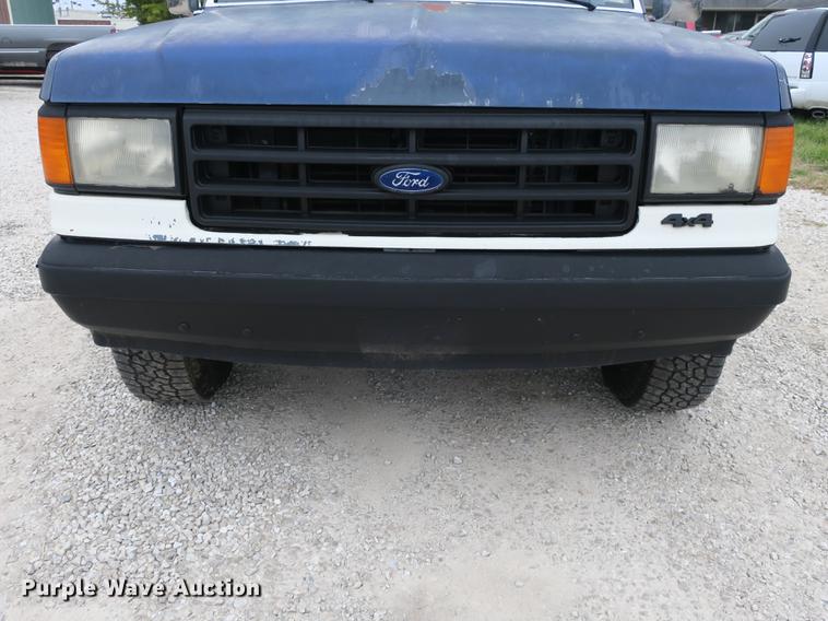 image for item DB8954 1987 Ford F150 XLT Lariat pickup truck