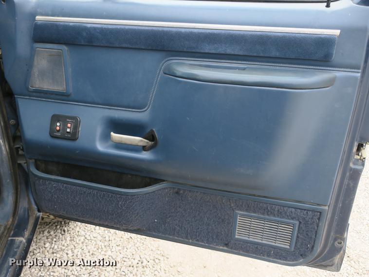 image for item DB8954 1987 Ford F150 XLT Lariat pickup truck