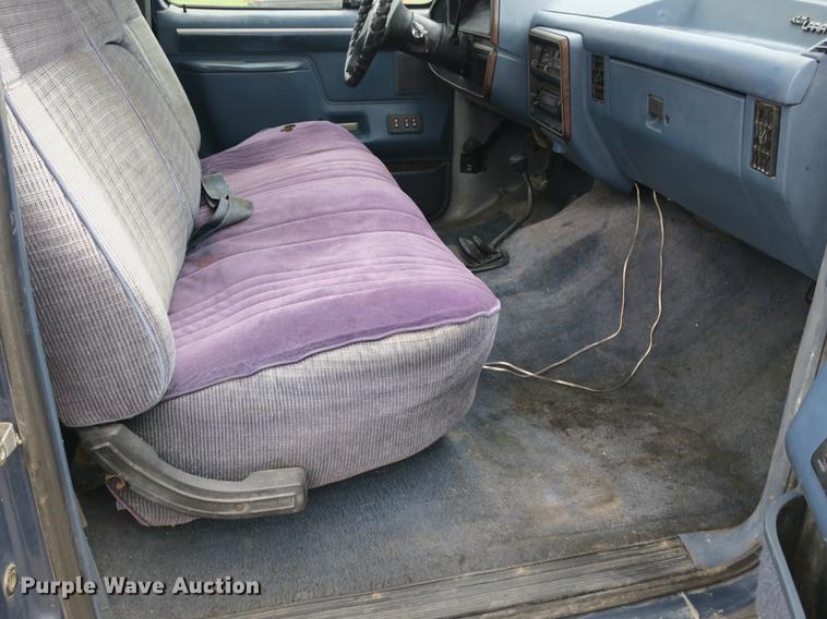 image for item DB8954 1987 Ford F150 XLT Lariat pickup truck