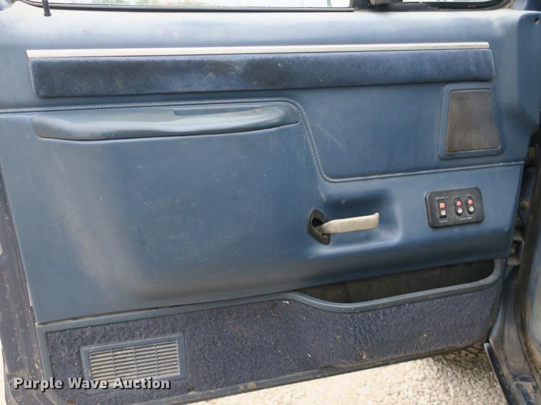 image for item DB8954 1987 Ford F150 XLT Lariat pickup truck