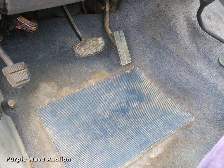 image for item DB8954 1987 Ford F150 XLT Lariat pickup truck