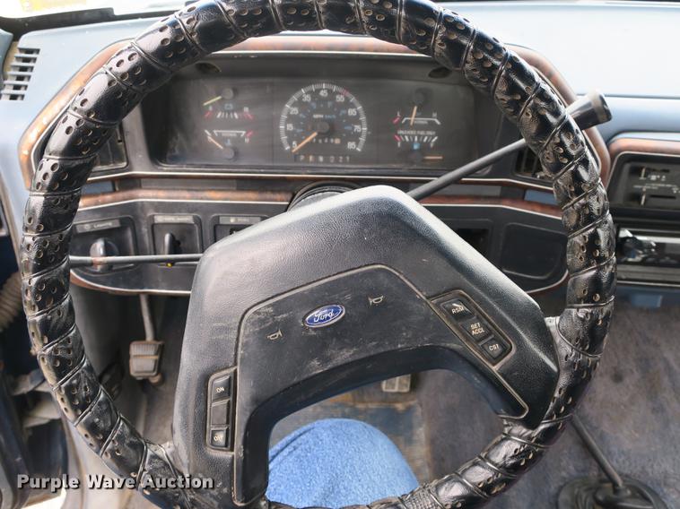 image for item DB8954 1987 Ford F150 XLT Lariat pickup truck