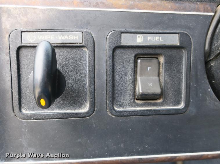 image for item DB8954 1987 Ford F150 XLT Lariat pickup truck