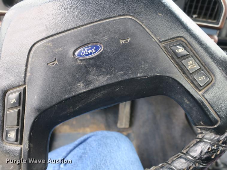 image for item DB8954 1987 Ford F150 XLT Lariat pickup truck