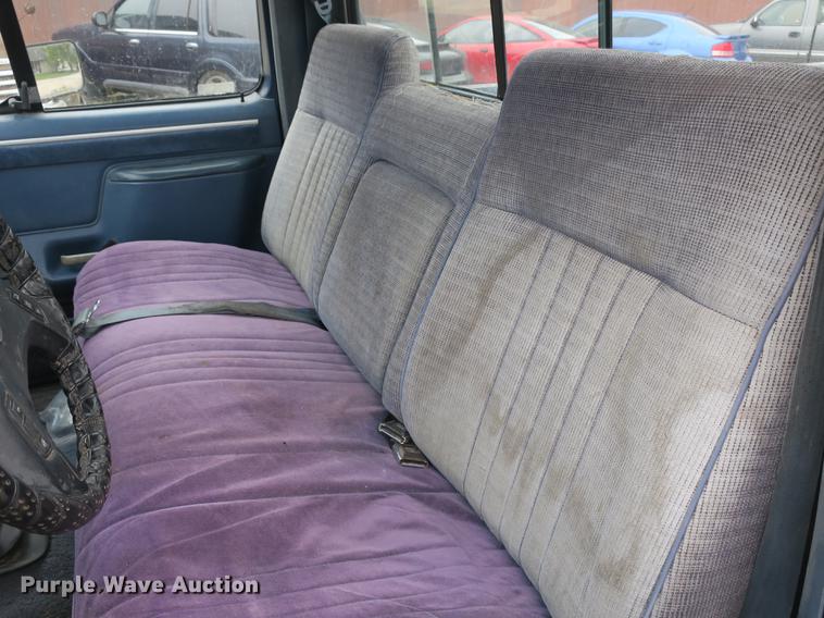 image for item DB8954 1987 Ford F150 XLT Lariat pickup truck