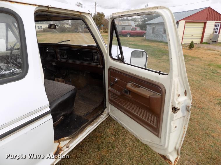 image for item DB9042 1979 Ford F250 Custom Ext. Cab pickup truck