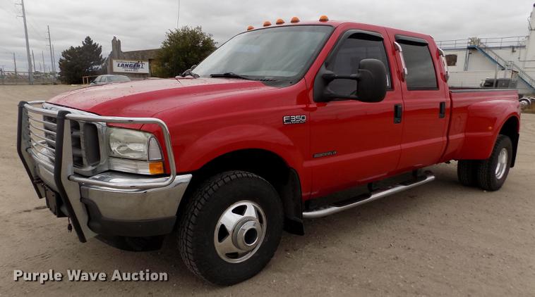 image for item DB9066 2002 Ford F350 Super Duty Lariat Crew Cab pickup truck