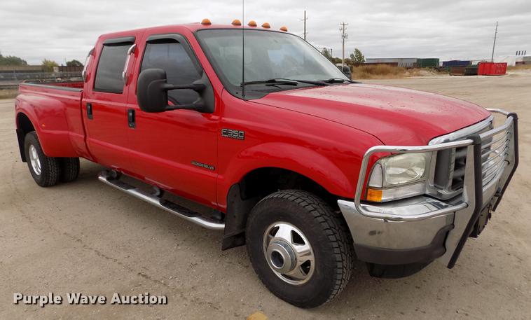 image for item DB9066 2002 Ford F350 Super Duty Lariat Crew Cab pickup truck