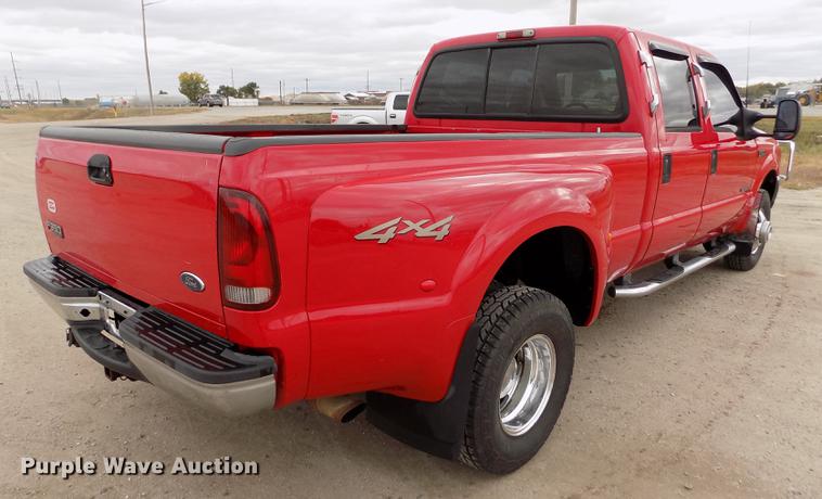 image for item DB9066 2002 Ford F350 Super Duty Lariat Crew Cab pickup truck