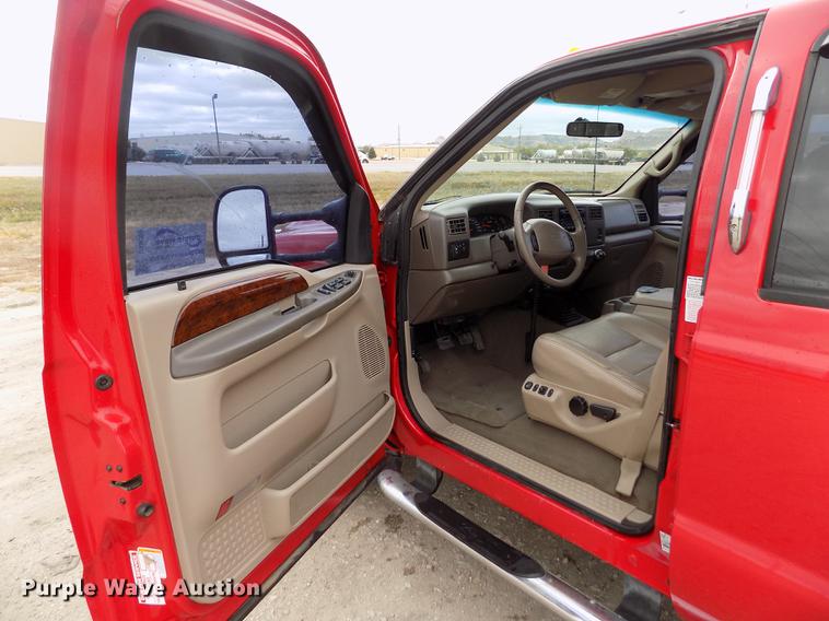 image for item DB9066 2002 Ford F350 Super Duty Lariat Crew Cab pickup truck