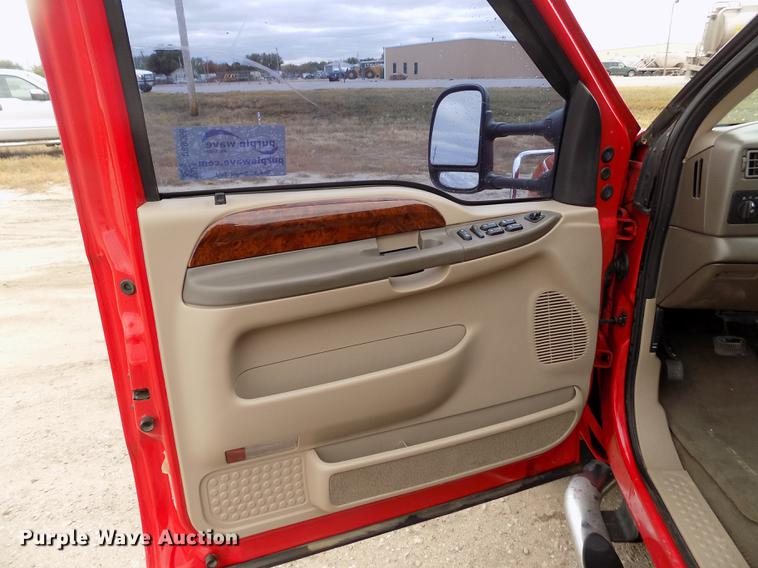 image for item DB9066 2002 Ford F350 Super Duty Lariat Crew Cab pickup truck