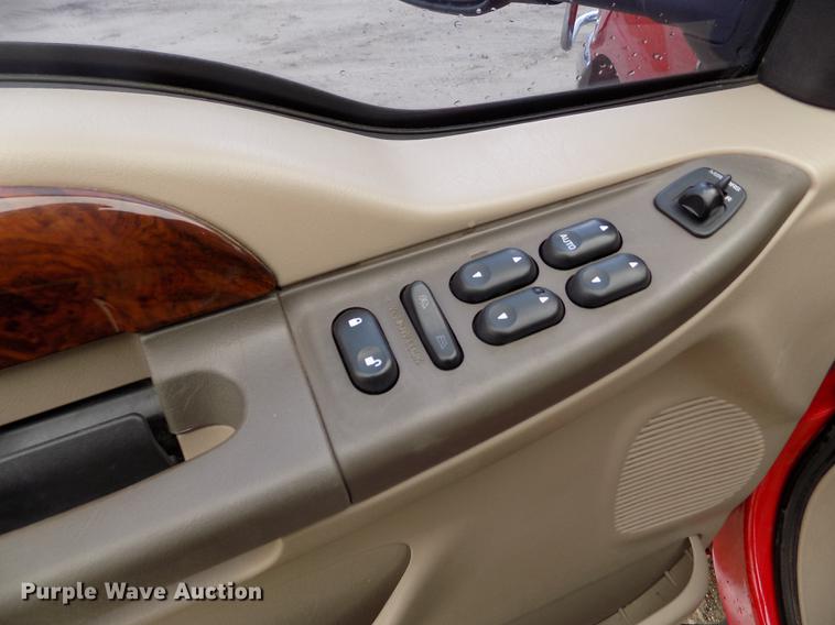 image for item DB9066 2002 Ford F350 Super Duty Lariat Crew Cab pickup truck