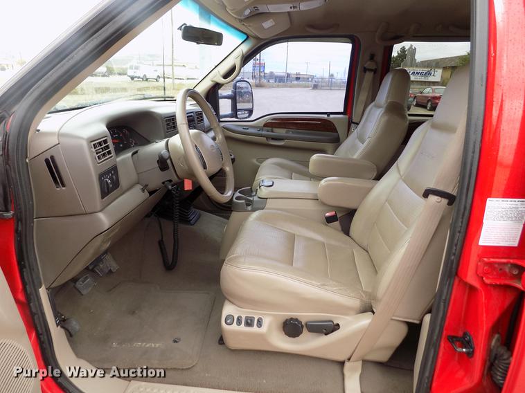 image for item DB9066 2002 Ford F350 Super Duty Lariat Crew Cab pickup truck