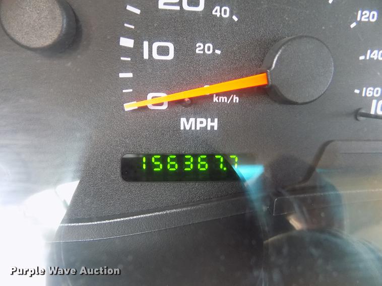 image for item DB9066 2002 Ford F350 Super Duty Lariat Crew Cab pickup truck