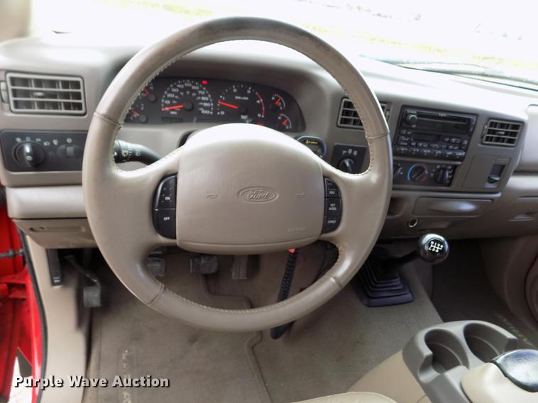 image for item DB9066 2002 Ford F350 Super Duty Lariat Crew Cab pickup truck