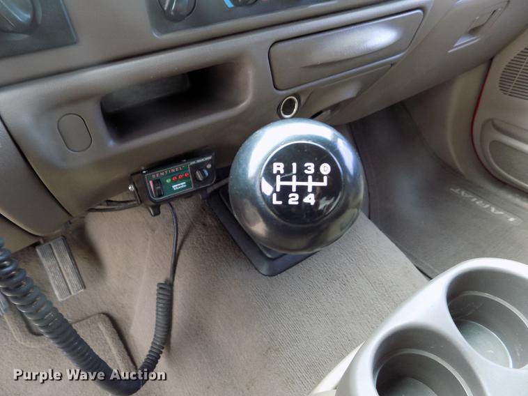 image for item DB9066 2002 Ford F350 Super Duty Lariat Crew Cab pickup truck