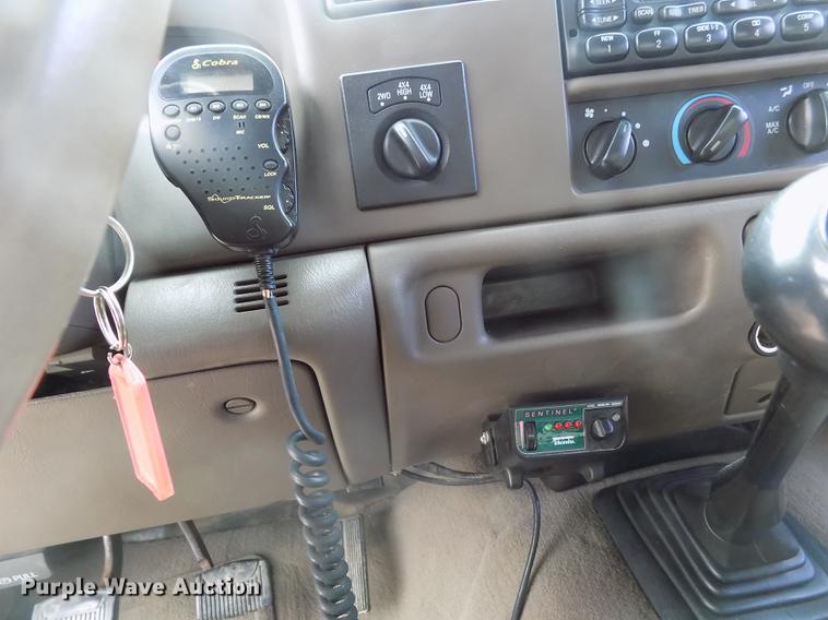 image for item DB9066 2002 Ford F350 Super Duty Lariat Crew Cab pickup truck