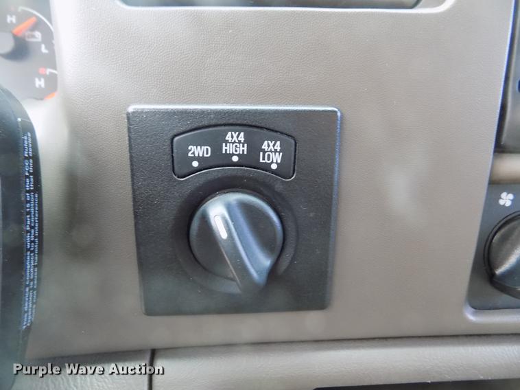 image for item DB9066 2002 Ford F350 Super Duty Lariat Crew Cab pickup truck