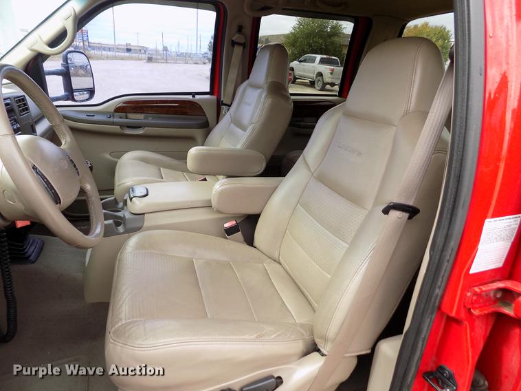 image for item DB9066 2002 Ford F350 Super Duty Lariat Crew Cab pickup truck