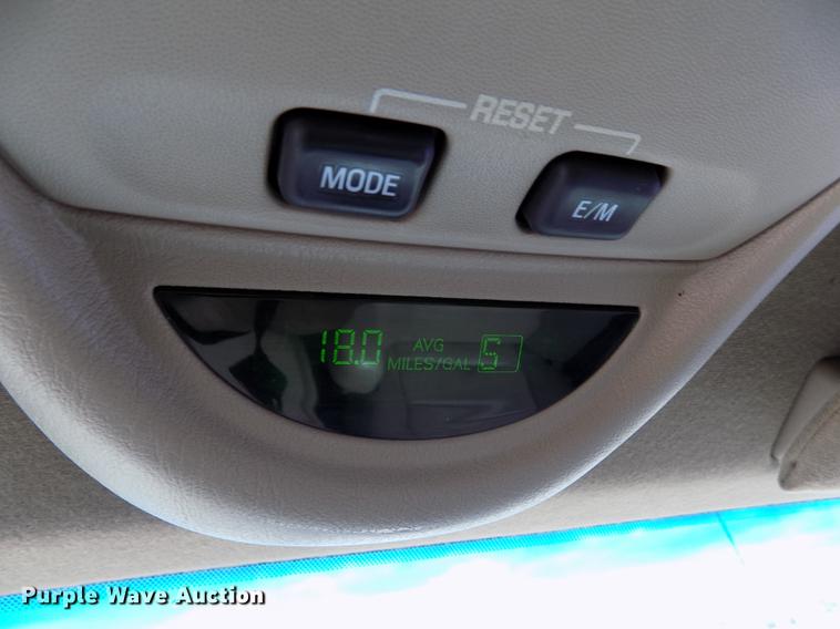 image for item DB9066 2002 Ford F350 Super Duty Lariat Crew Cab pickup truck