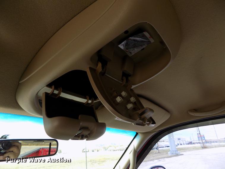 image for item DB9066 2002 Ford F350 Super Duty Lariat Crew Cab pickup truck