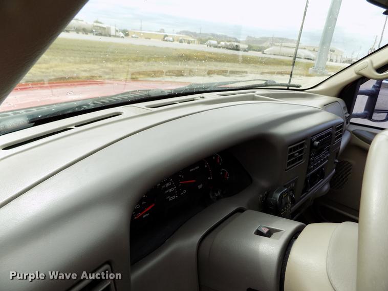 image for item DB9066 2002 Ford F350 Super Duty Lariat Crew Cab pickup truck