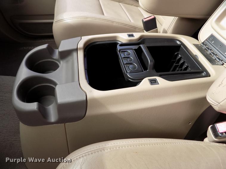 image for item DB9066 2002 Ford F350 Super Duty Lariat Crew Cab pickup truck