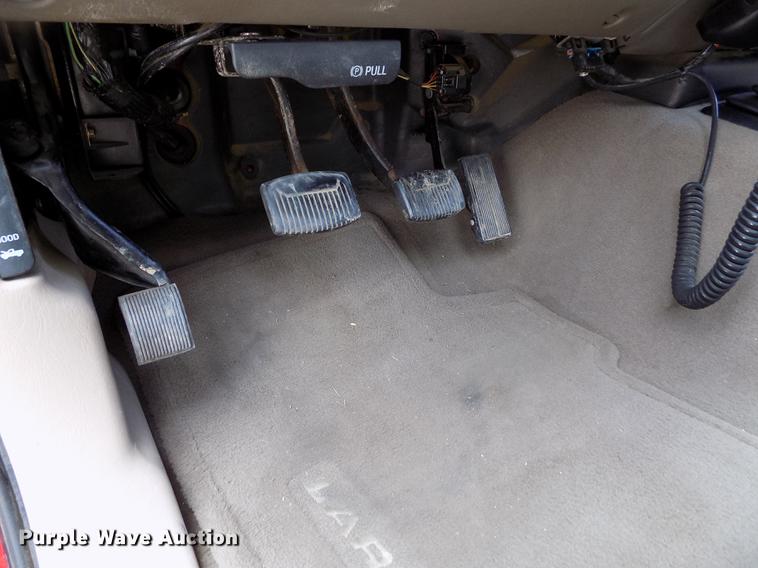 image for item DB9066 2002 Ford F350 Super Duty Lariat Crew Cab pickup truck