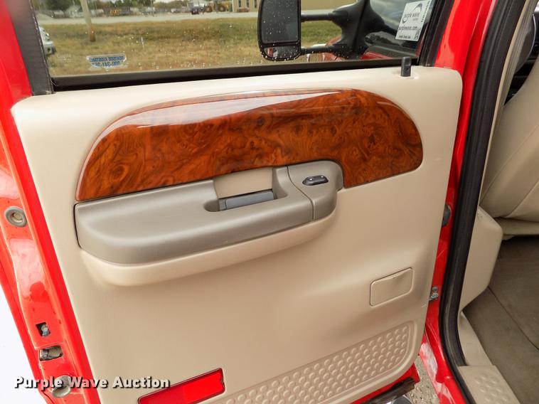 image for item DB9066 2002 Ford F350 Super Duty Lariat Crew Cab pickup truck