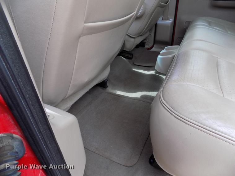 image for item DB9066 2002 Ford F350 Super Duty Lariat Crew Cab pickup truck