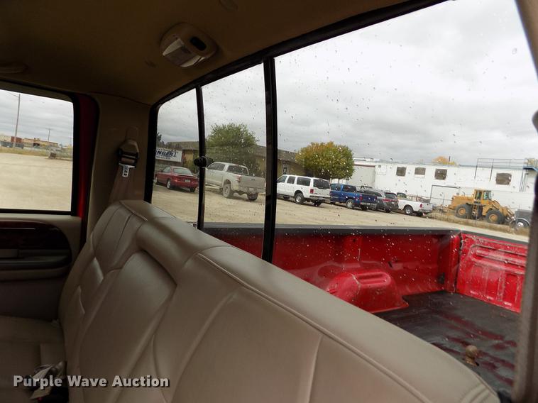 image for item DB9066 2002 Ford F350 Super Duty Lariat Crew Cab pickup truck