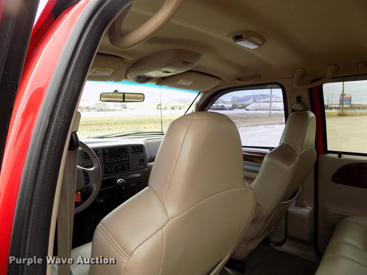 image for item DB9066 2002 Ford F350 Super Duty Lariat Crew Cab pickup truck