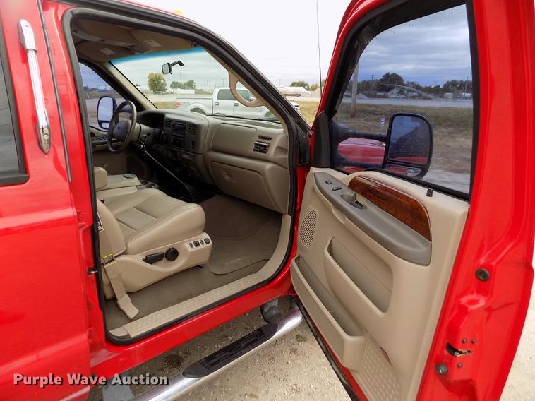 image for item DB9066 2002 Ford F350 Super Duty Lariat Crew Cab pickup truck