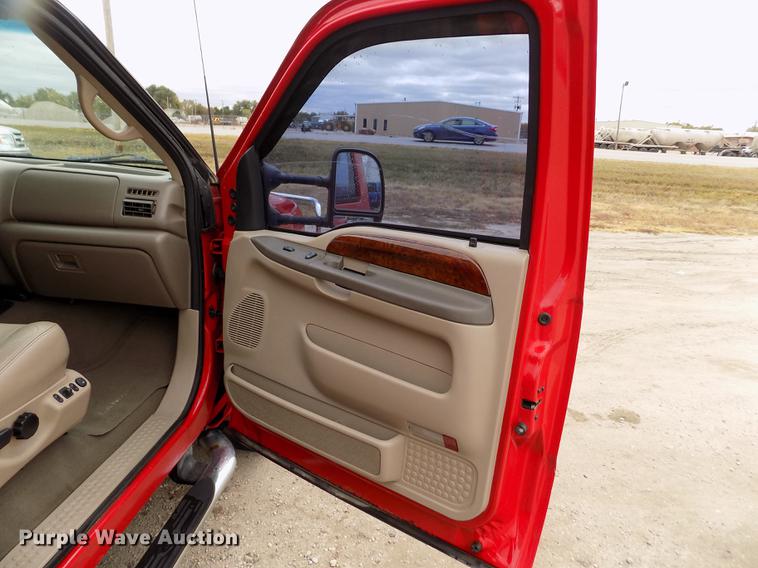 image for item DB9066 2002 Ford F350 Super Duty Lariat Crew Cab pickup truck