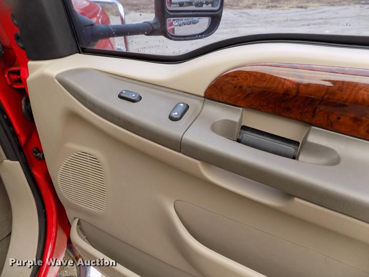 image for item DB9066 2002 Ford F350 Super Duty Lariat Crew Cab pickup truck