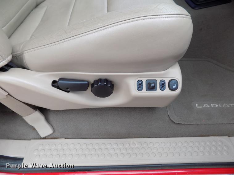 image for item DB9066 2002 Ford F350 Super Duty Lariat Crew Cab pickup truck