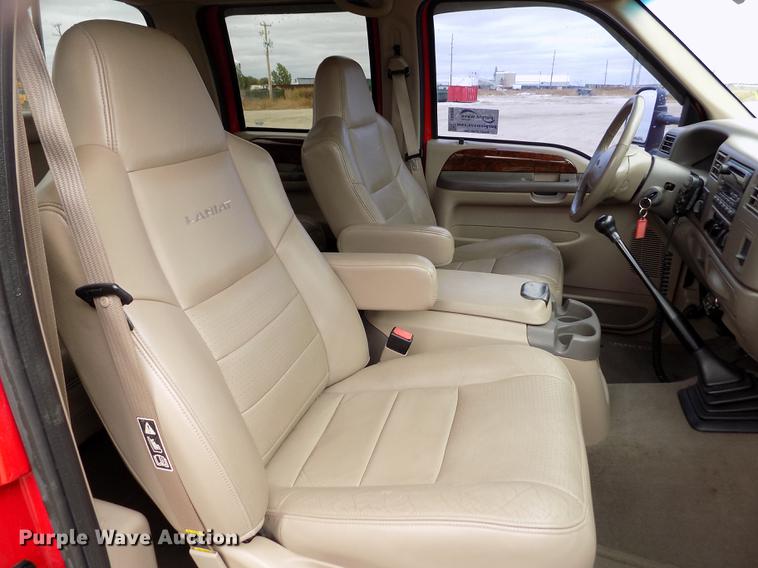 image for item DB9066 2002 Ford F350 Super Duty Lariat Crew Cab pickup truck