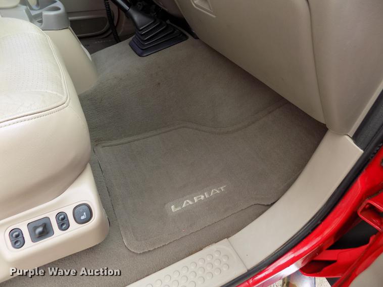 image for item DB9066 2002 Ford F350 Super Duty Lariat Crew Cab pickup truck