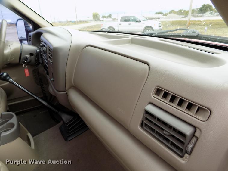 image for item DB9066 2002 Ford F350 Super Duty Lariat Crew Cab pickup truck