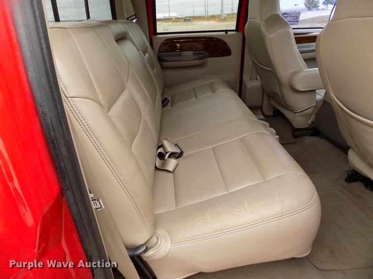 image for item DB9066 2002 Ford F350 Super Duty Lariat Crew Cab pickup truck